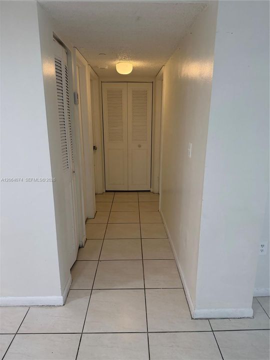For Sale: $265,000 (2 beds, 2 baths, 965 Square Feet)