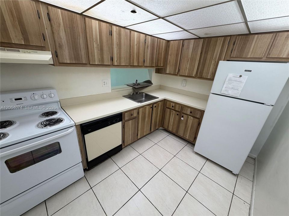 For Sale: $265,000 (2 beds, 2 baths, 965 Square Feet)