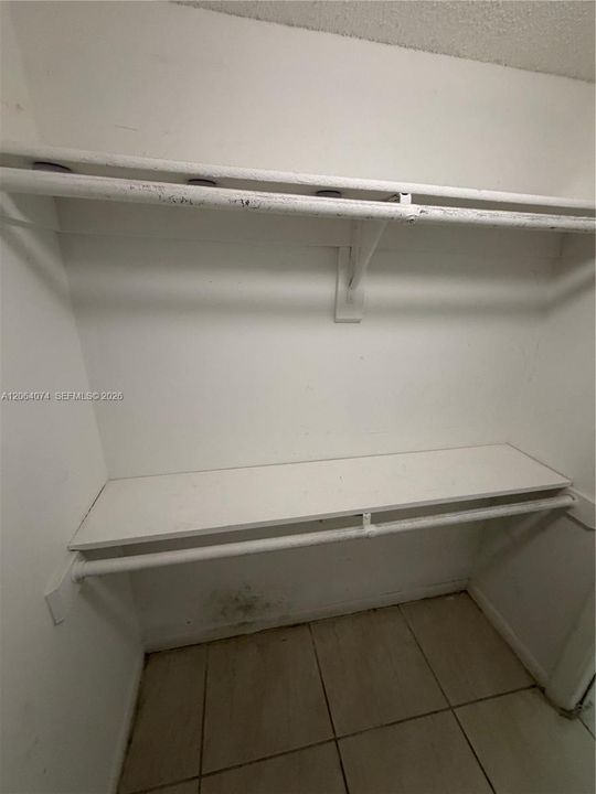 For Sale: $265,000 (2 beds, 2 baths, 965 Square Feet)