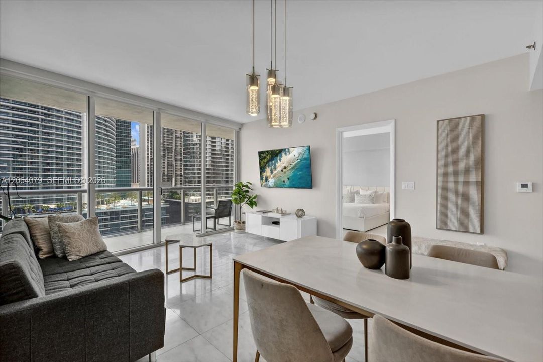 For Sale: $700,000 (1 beds, 1 baths, 790 Square Feet)