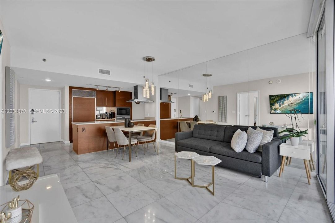 For Sale: $700,000 (1 beds, 1 baths, 790 Square Feet)