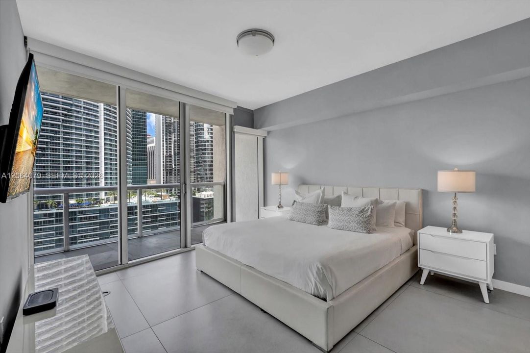 For Sale: $700,000 (1 beds, 1 baths, 790 Square Feet)
