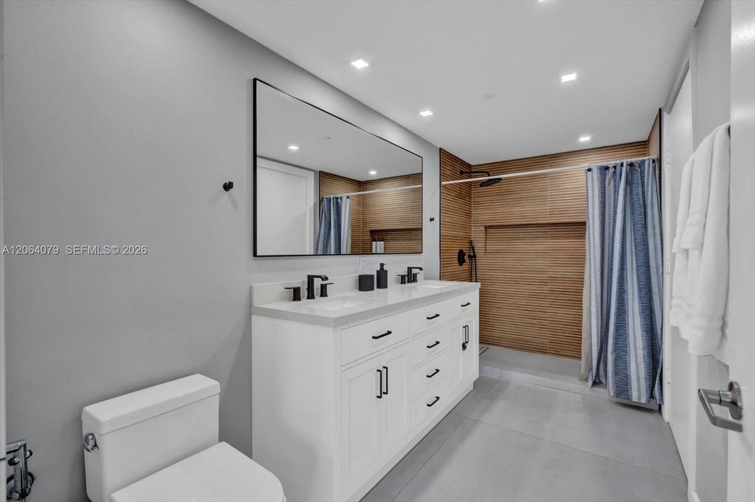 For Sale: $700,000 (1 beds, 1 baths, 790 Square Feet)
