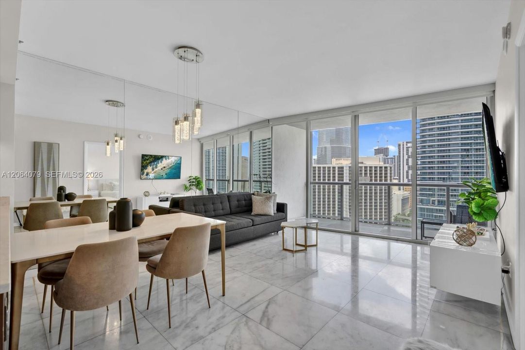 For Sale: $700,000 (1 beds, 1 baths, 790 Square Feet)