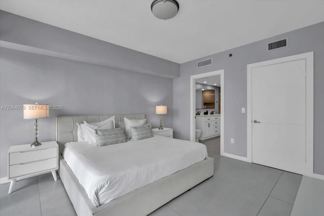 For Sale: $700,000 (1 beds, 1 baths, 790 Square Feet)