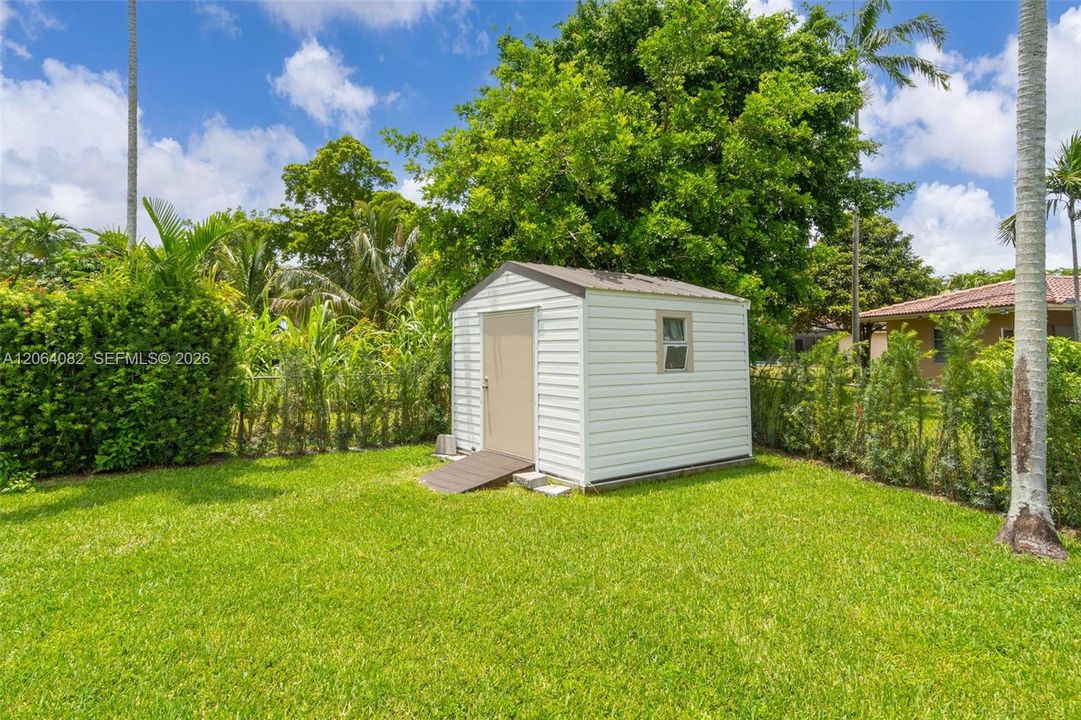 For Sale: $730,000 (4 beds, 2 baths, 1965 Square Feet)