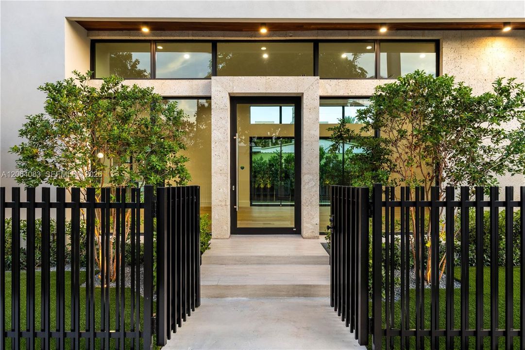 For Sale: $2,790,000 (4 beds, 5 baths, 2883 Square Feet)