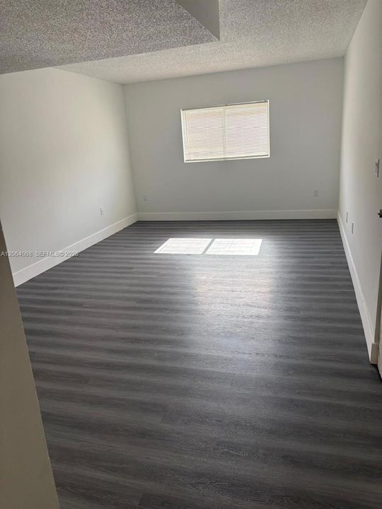 For Rent: $2,150 (2 beds, 1 baths, 1130 Square Feet)