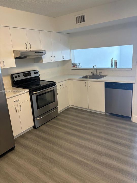 For Rent: $2,150 (2 beds, 1 baths, 1130 Square Feet)