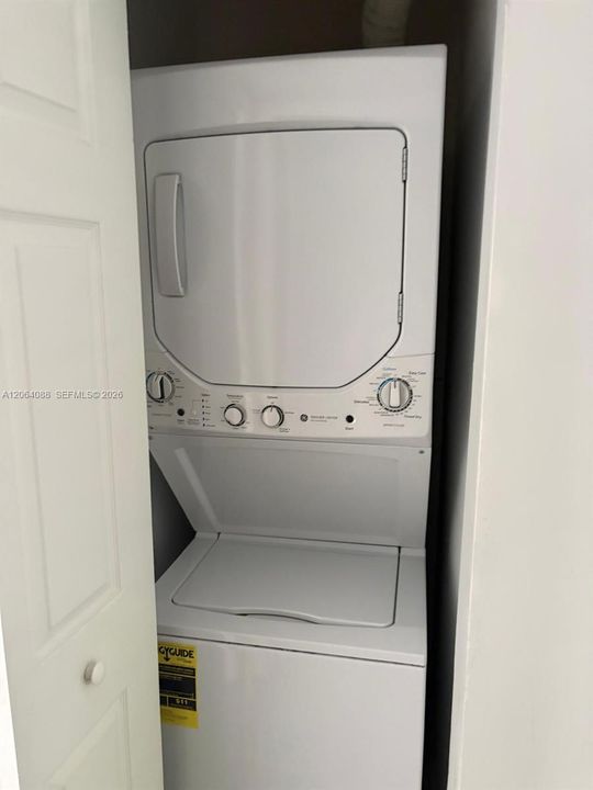 For Rent: $2,150 (2 beds, 1 baths, 1130 Square Feet)