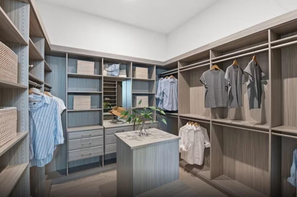 Walk in Closet