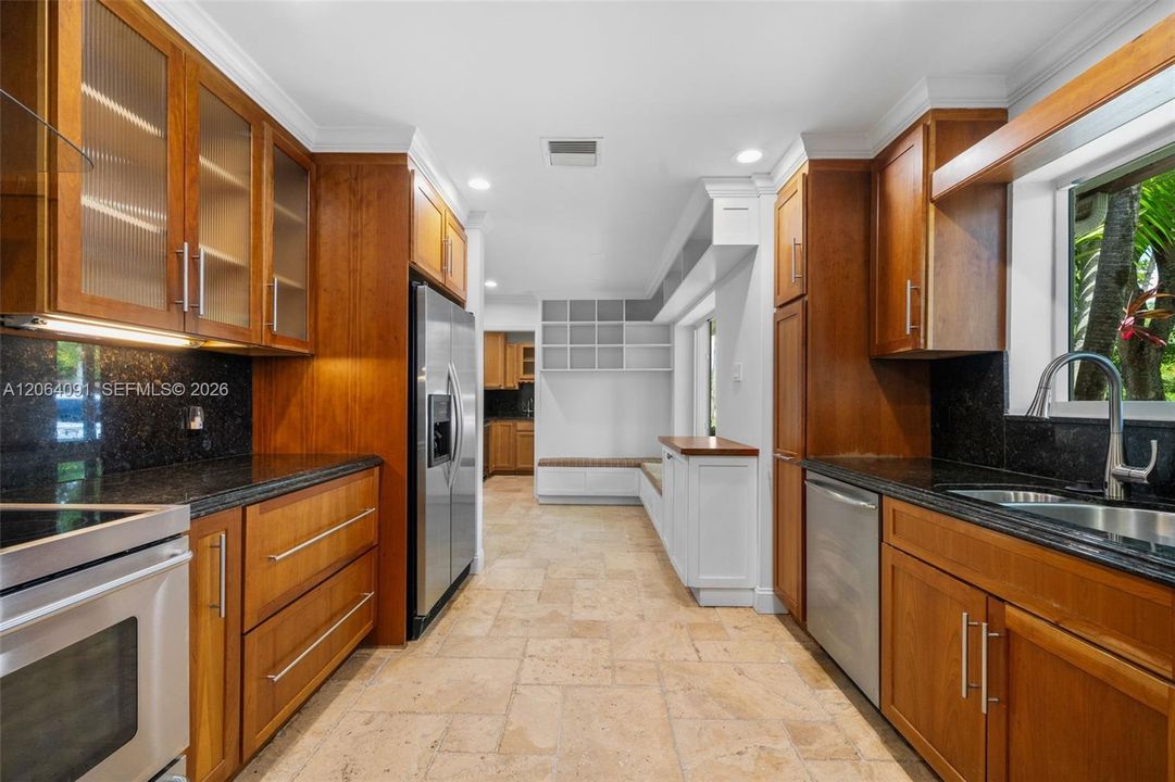 Active With Contract: $799,900 (3 beds, 2 baths, 1900 Square Feet)