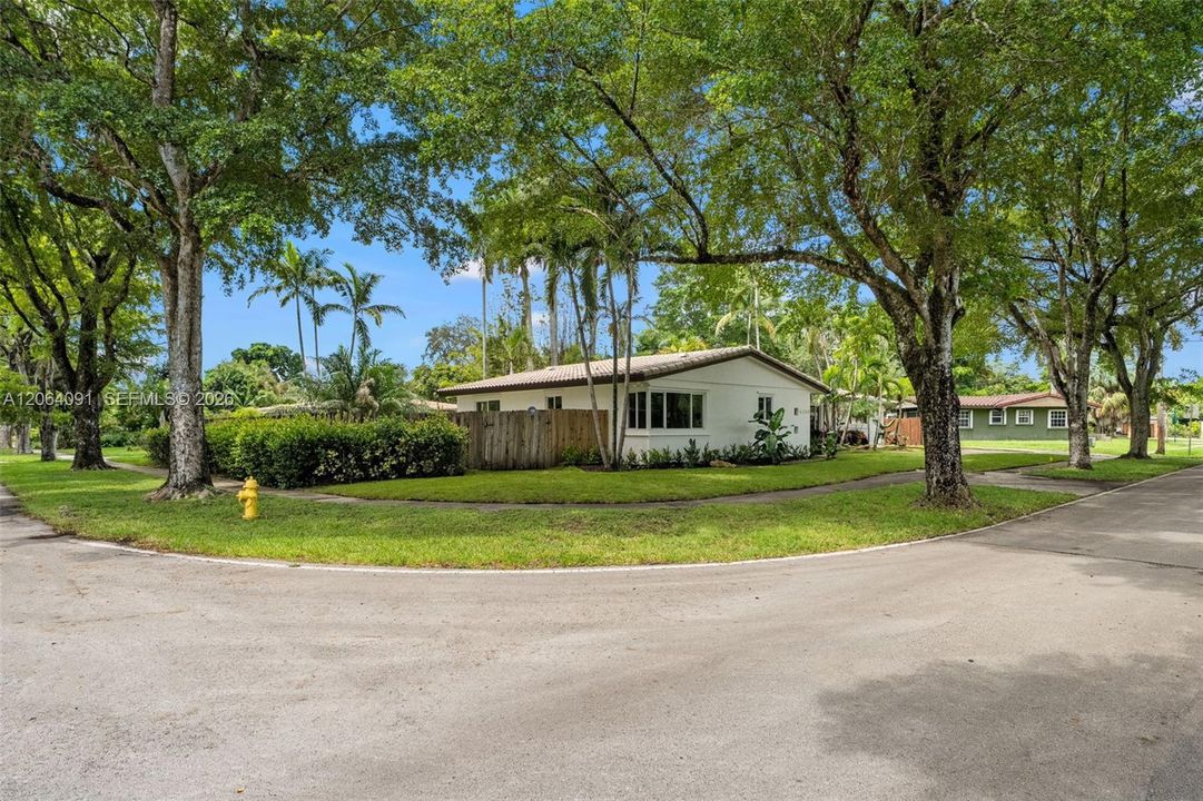 Active With Contract: $799,900 (3 beds, 2 baths, 1900 Square Feet)