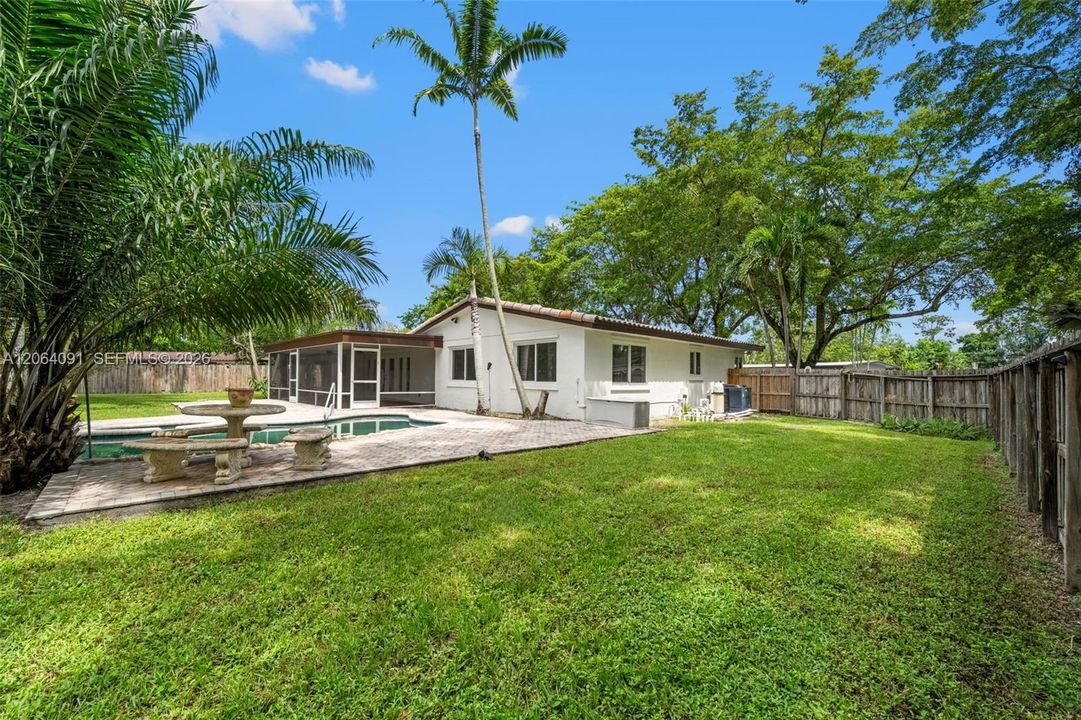 Active With Contract: $799,900 (3 beds, 2 baths, 1900 Square Feet)