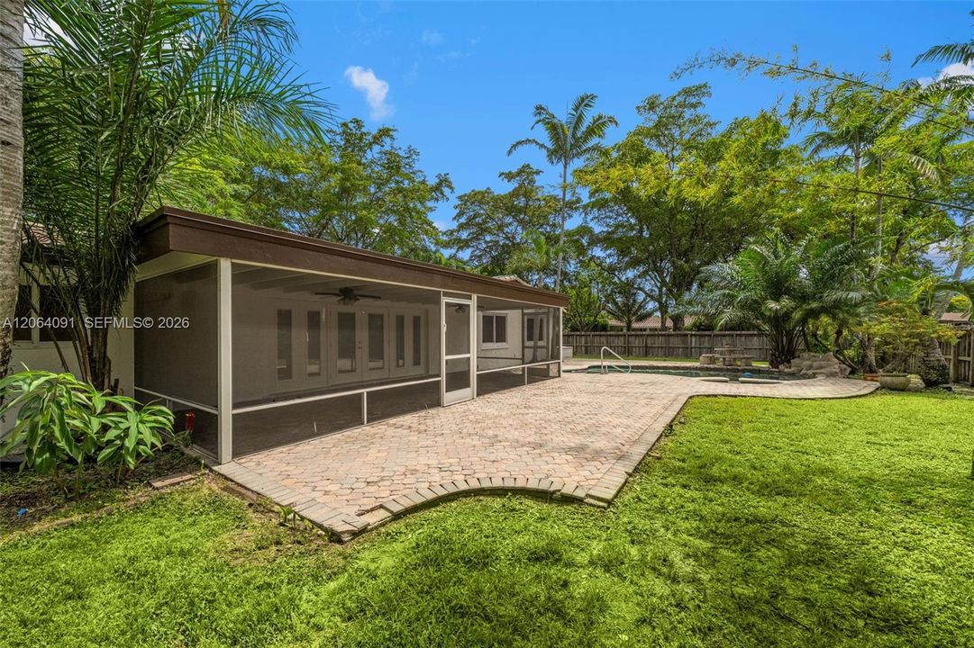 Active With Contract: $799,900 (3 beds, 2 baths, 1900 Square Feet)