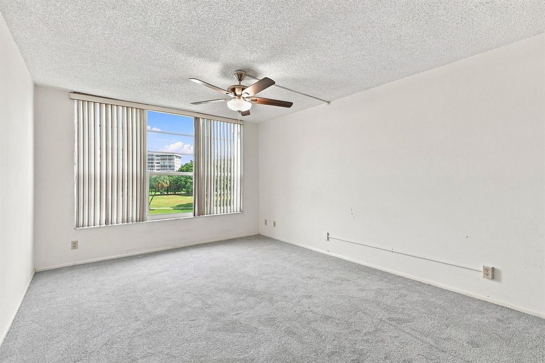 29_primary bedroom