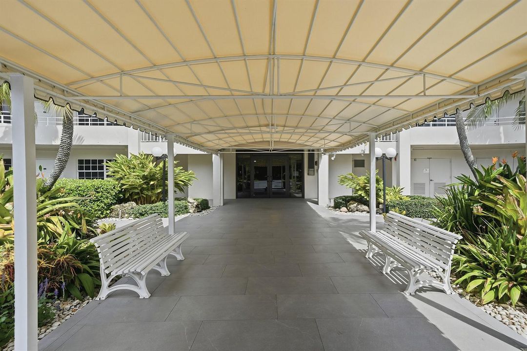 04_exterior entry