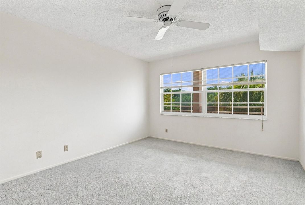 22_bedroom