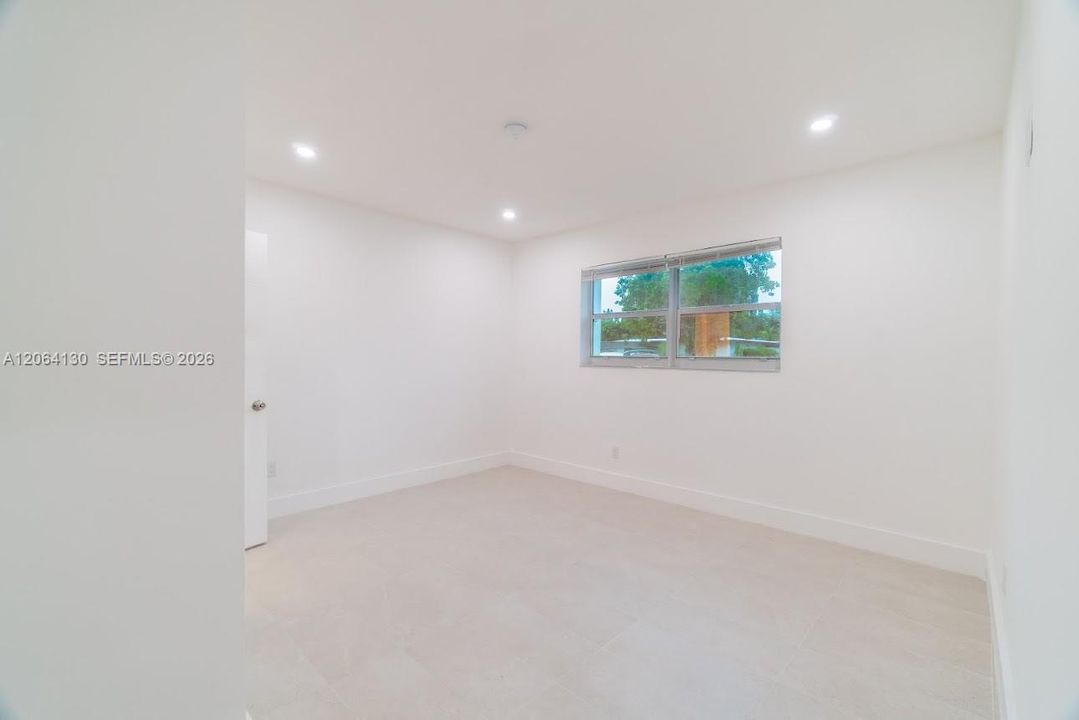 For Sale: $699,000 (3 beds, 3 baths, 2010 Square Feet)