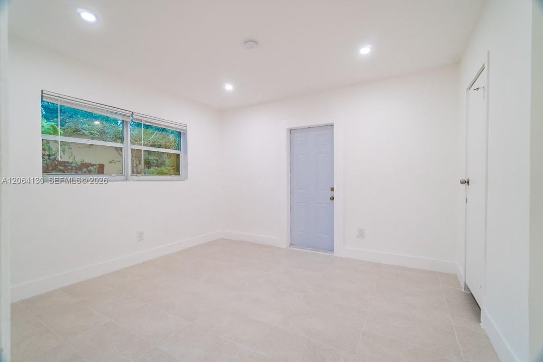 For Sale: $699,000 (3 beds, 3 baths, 2010 Square Feet)