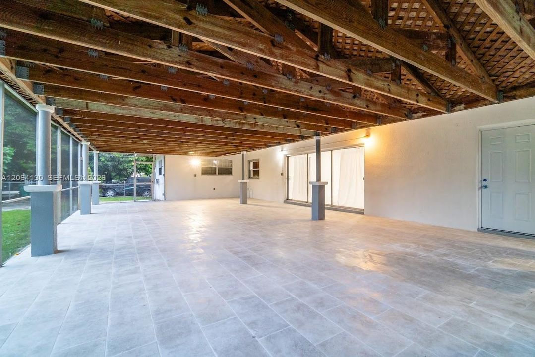 For Sale: $699,000 (3 beds, 3 baths, 2010 Square Feet)