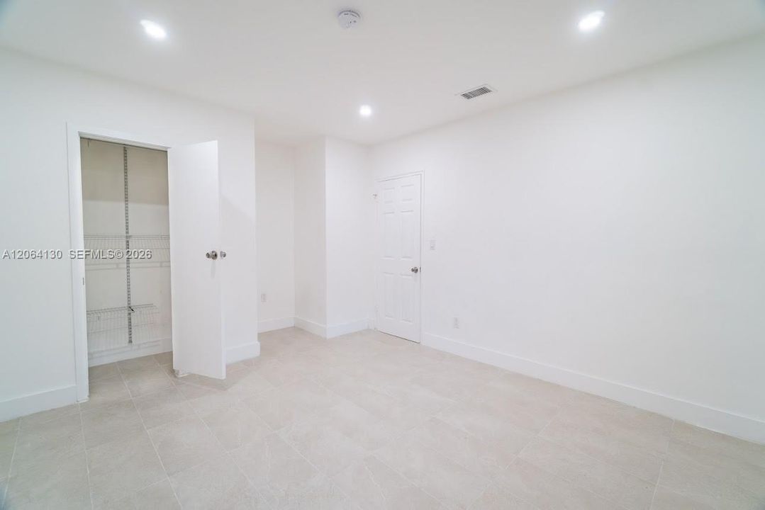 For Sale: $699,000 (3 beds, 3 baths, 2010 Square Feet)