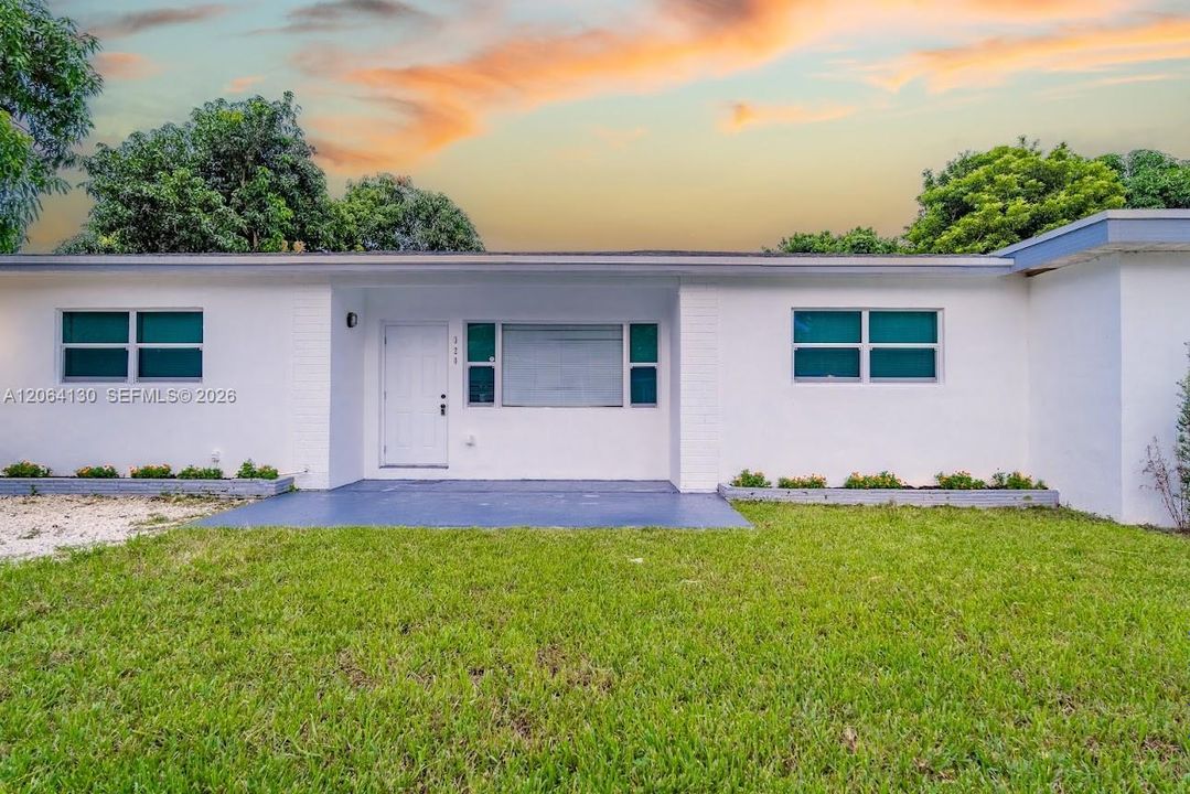 For Sale: $699,000 (3 beds, 3 baths, 2010 Square Feet)