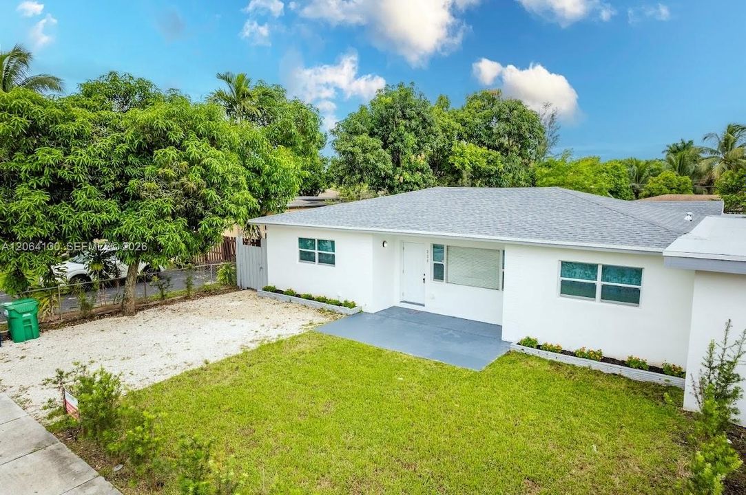For Sale: $699,000 (3 beds, 3 baths, 2010 Square Feet)