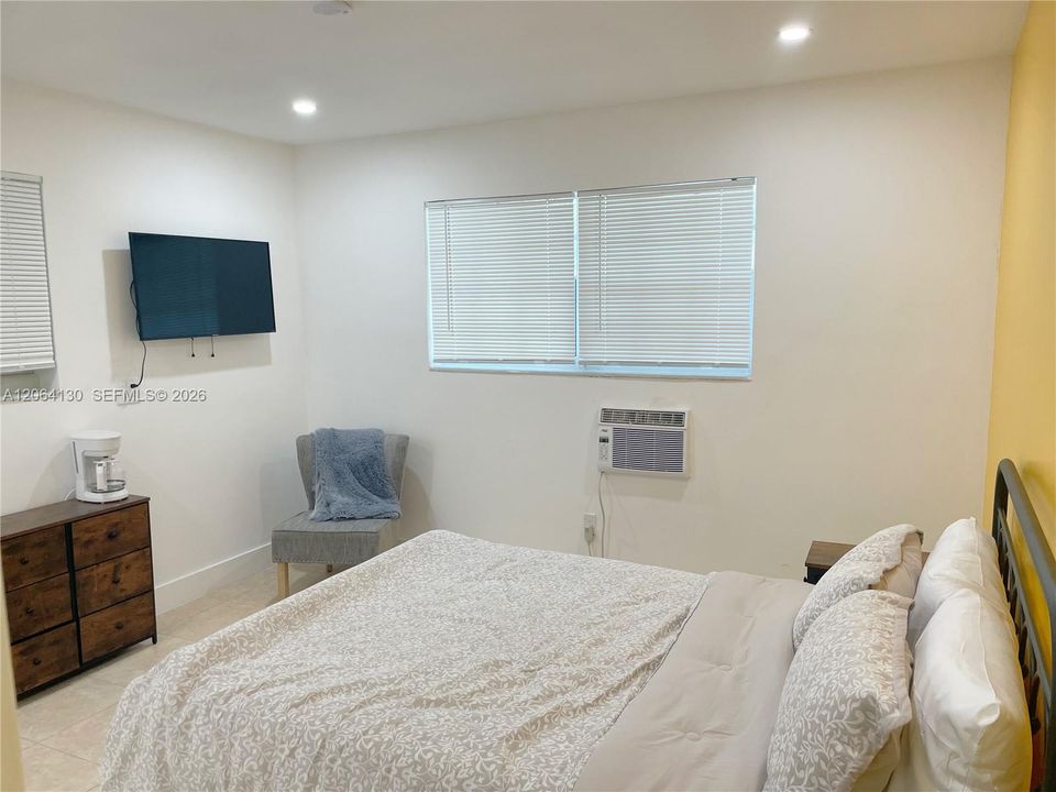 For Sale: $699,000 (3 beds, 3 baths, 2010 Square Feet)