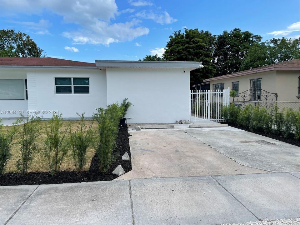 For Sale: $699,000 (3 beds, 3 baths, 2010 Square Feet)