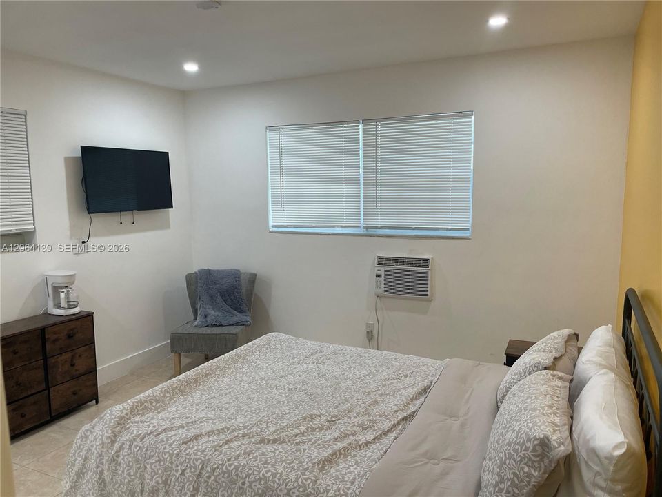 For Sale: $699,000 (3 beds, 3 baths, 2010 Square Feet)