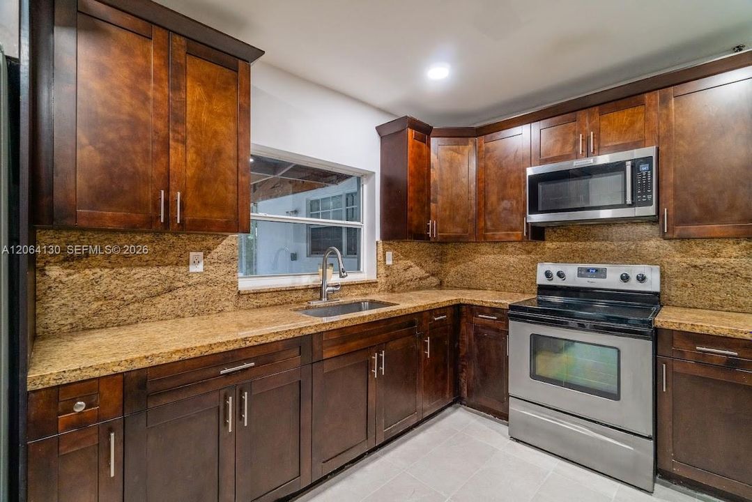 For Sale: $699,000 (3 beds, 3 baths, 2010 Square Feet)