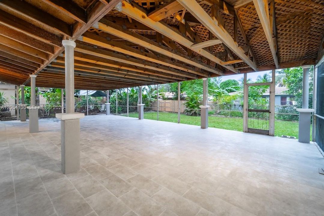 For Sale: $699,000 (3 beds, 3 baths, 2010 Square Feet)