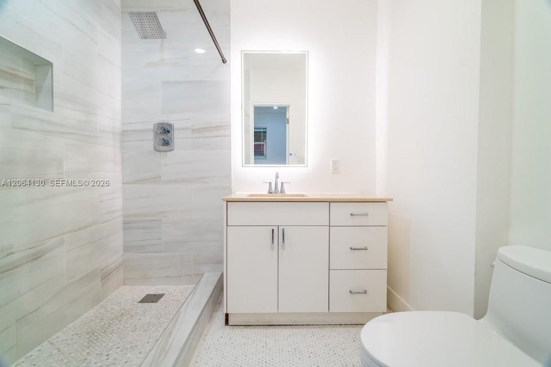 For Sale: $699,000 (3 beds, 3 baths, 2010 Square Feet)