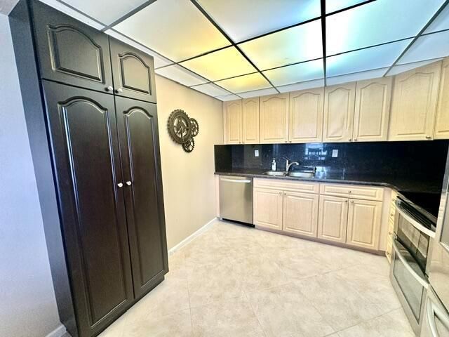 Updated Kitchen W/ Lots of Cabinets