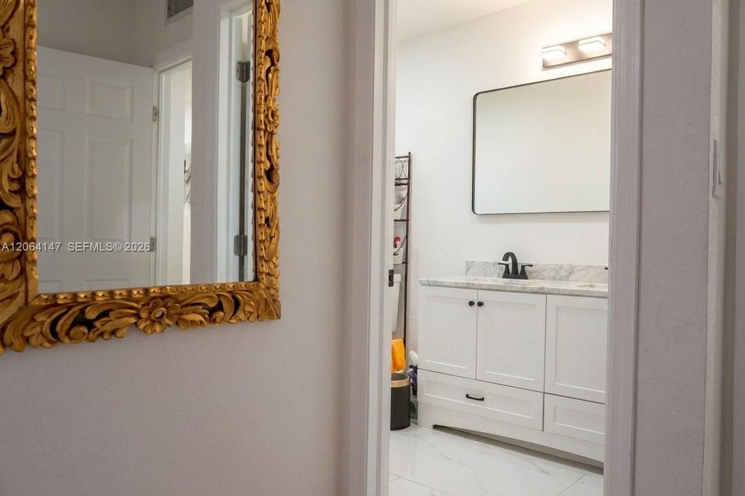 En Venta: $879,900 (4 camas, 3 baños, 2417 Pies cuadrados)