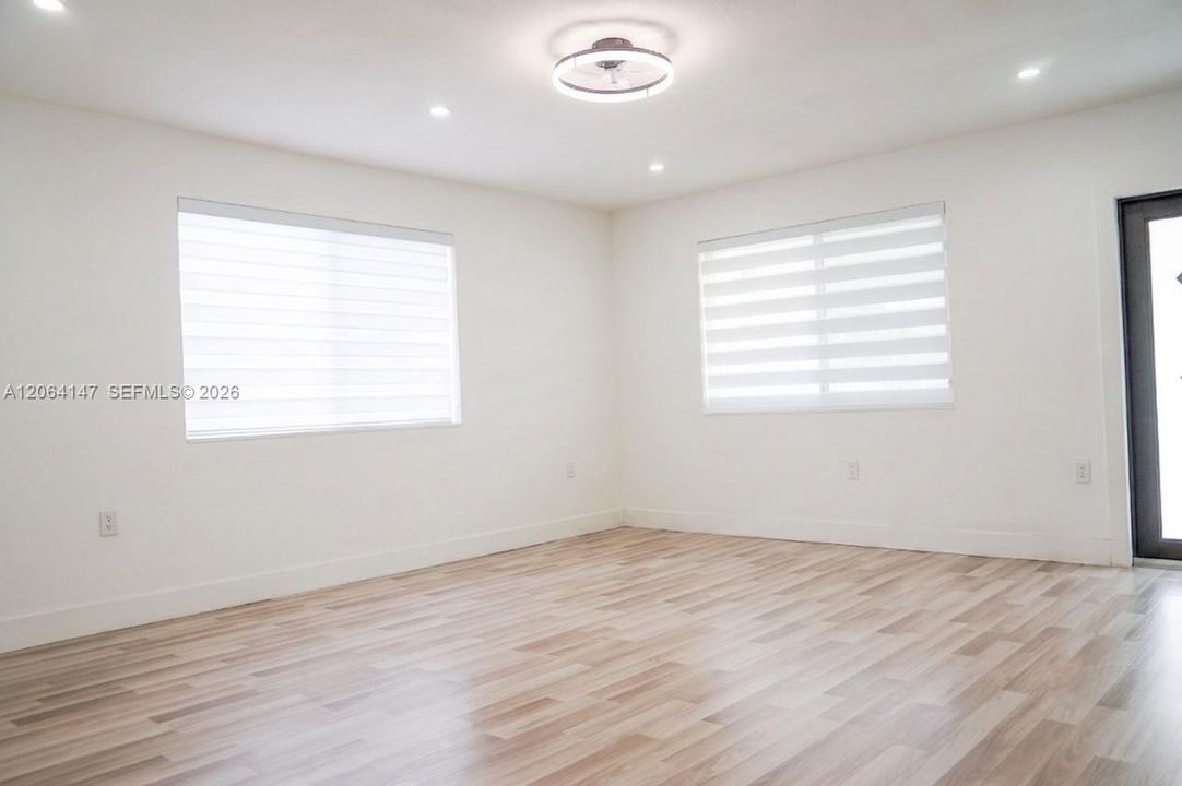 En Venta: $879,900 (4 camas, 3 baños, 2417 Pies cuadrados)