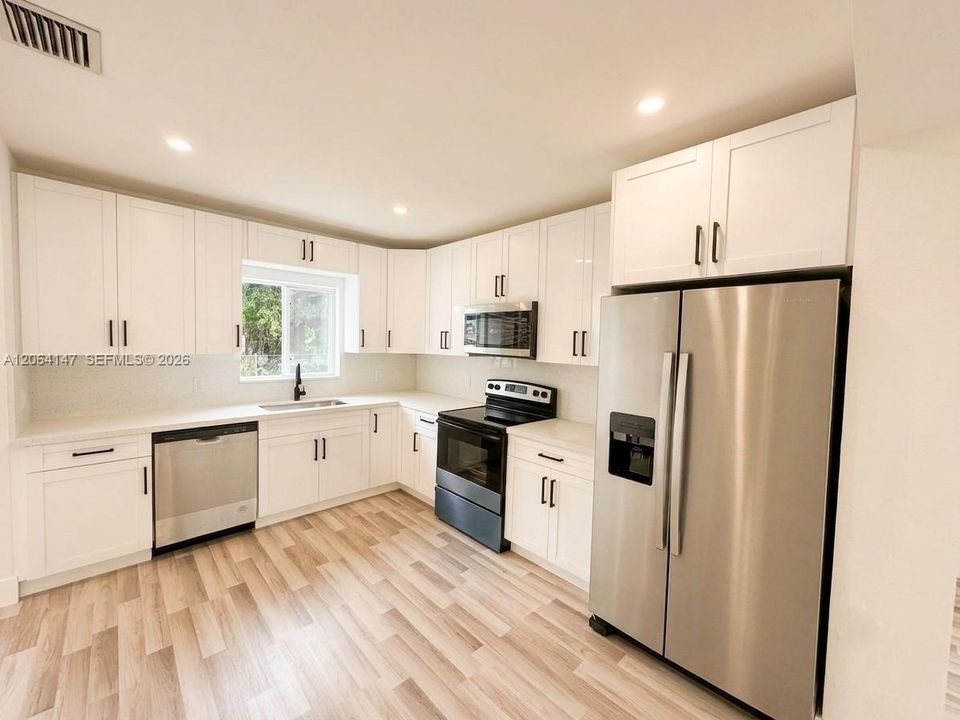En Venta: $879,900 (4 camas, 3 baños, 2417 Pies cuadrados)