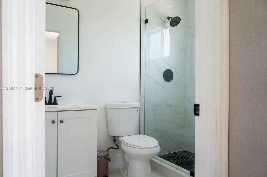 En Venta: $879,900 (4 camas, 3 baños, 2417 Pies cuadrados)