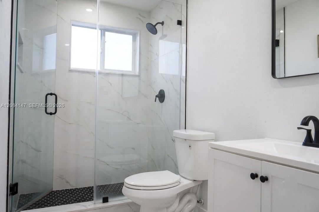 En Venta: $879,900 (4 camas, 3 baños, 2417 Pies cuadrados)