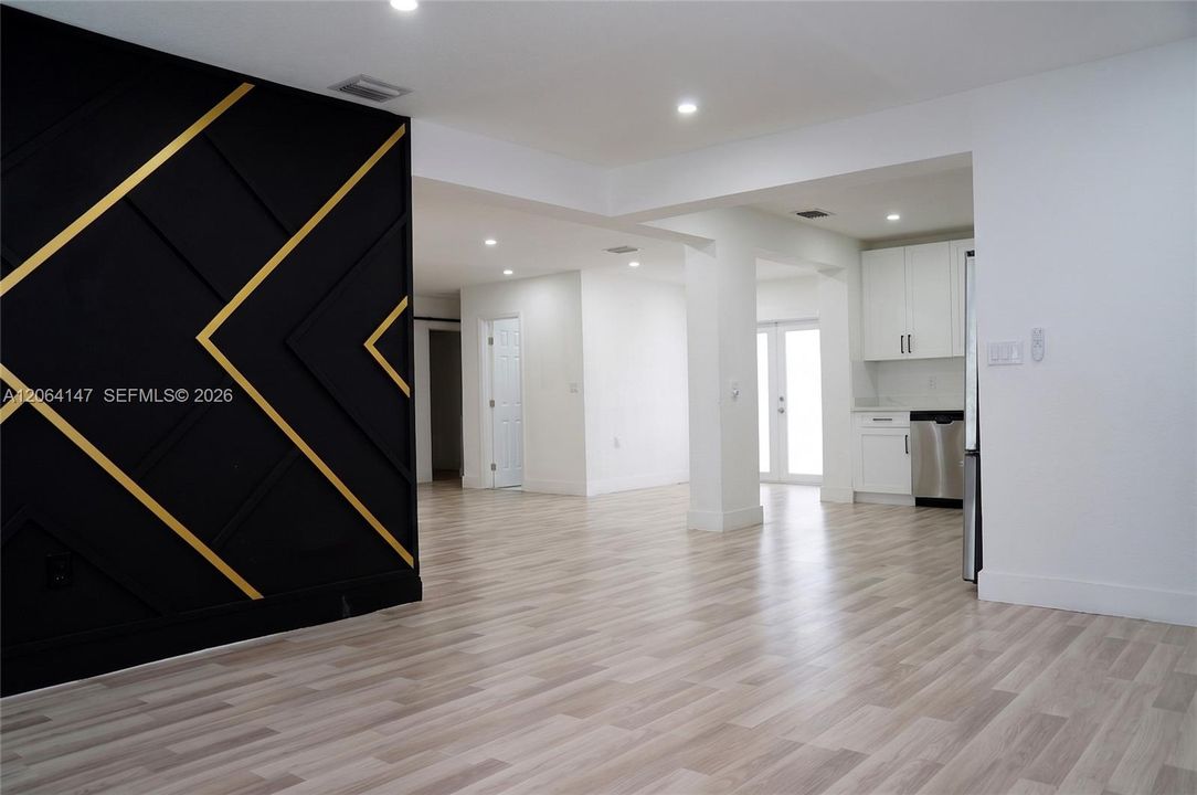 En Venta: $879,900 (4 camas, 3 baños, 2417 Pies cuadrados)