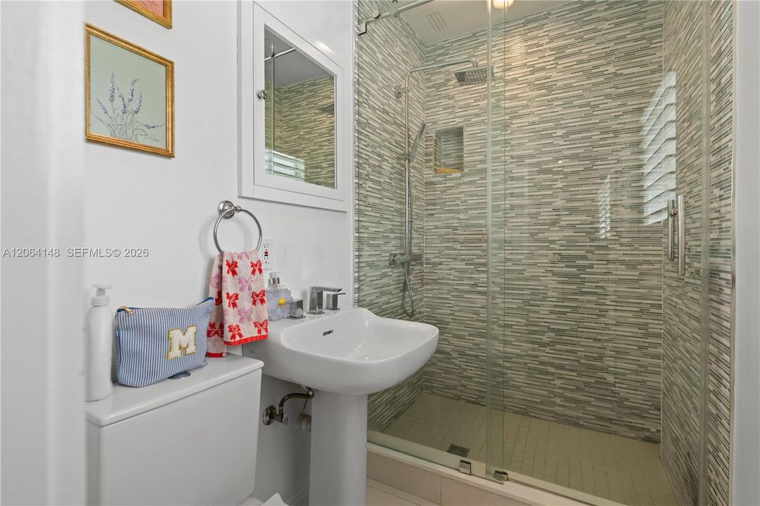 Activo con contrato: $14,500 (4 camas, 3 baños, 2686 Pies cuadrados)