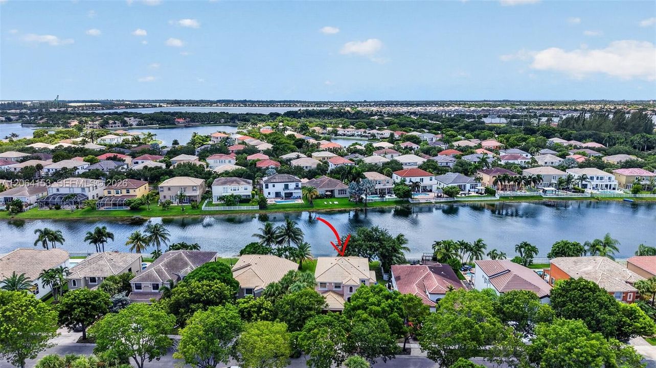 En Venta: $730,000 (4 camas, 2 baños, 2566 Pies cuadrados)