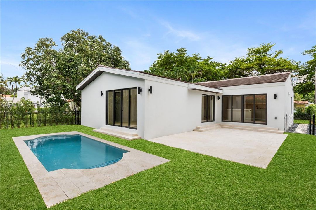 Active With Contract: $1,895,000 (3 beds, 3 baths, 1555 Square Feet)