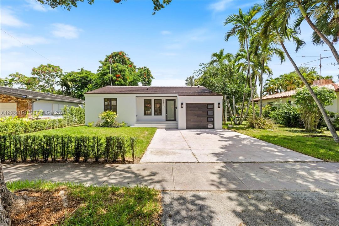 Active With Contract: $1,895,000 (3 beds, 3 baths, 1555 Square Feet)