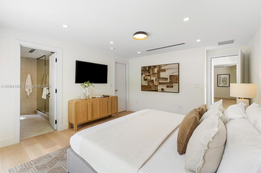 Active With Contract: $1,895,000 (3 beds, 3 baths, 1555 Square Feet)