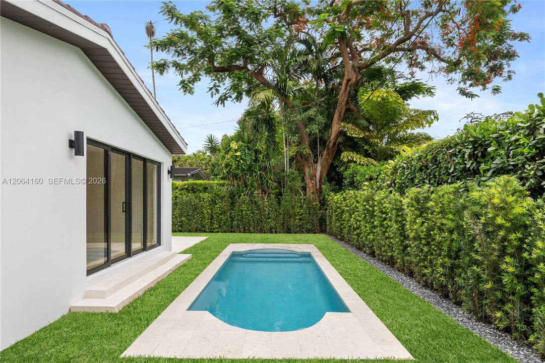 Active With Contract: $1,895,000 (3 beds, 3 baths, 1555 Square Feet)