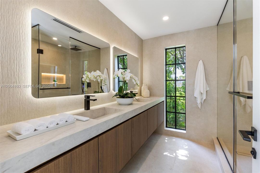 Active With Contract: $1,895,000 (3 beds, 3 baths, 1555 Square Feet)