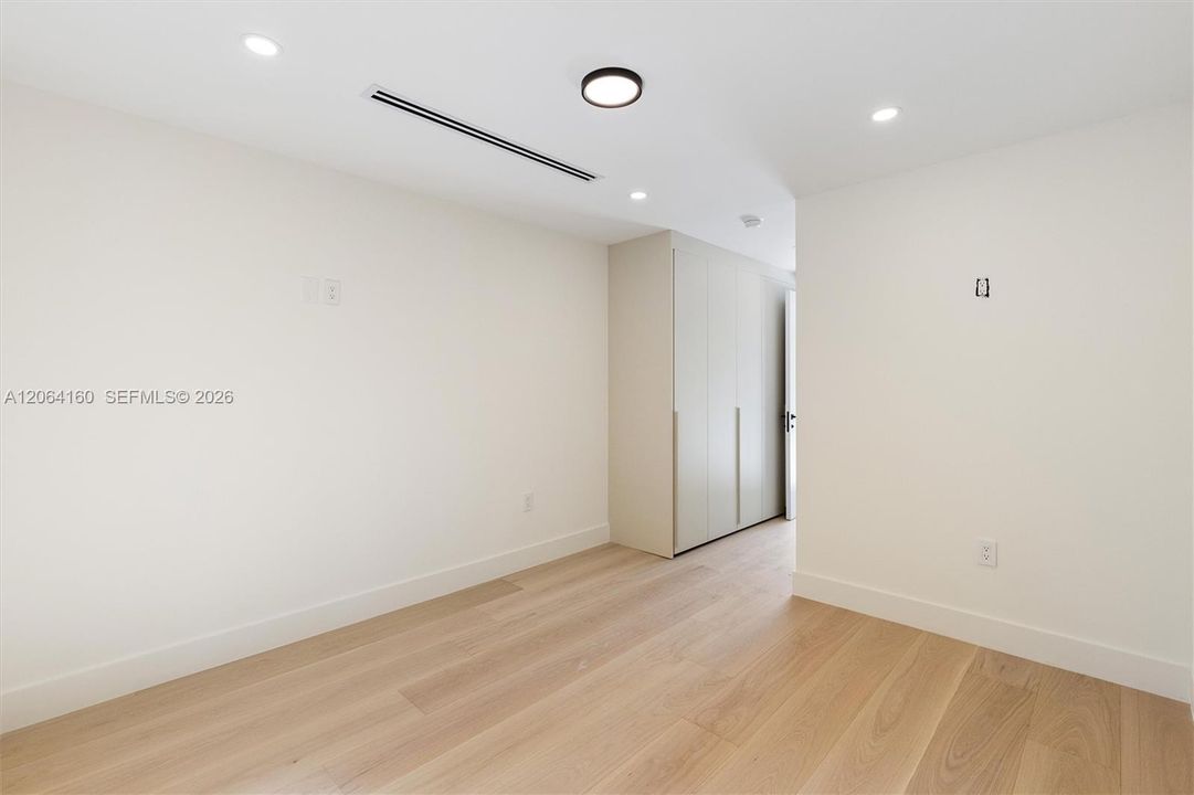 Active With Contract: $1,895,000 (3 beds, 3 baths, 1555 Square Feet)