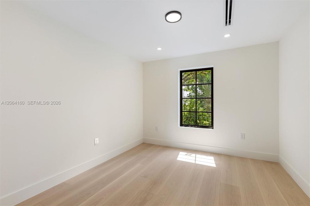 Active With Contract: $1,895,000 (3 beds, 3 baths, 1555 Square Feet)
